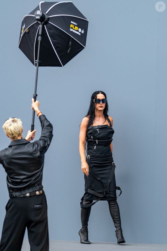 Katy Perry - Arrivées au défilé de mode féminine Balenciaga printemps-été 2025 lors de la Fashion Week de Paris (PFW), à Paris, France, le 30 septembre 2024. © Da Silva-Perusseau/Bestimage