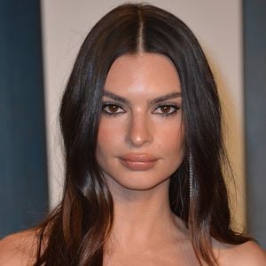 Emily Ratajkowski au photocall de la soirée "Vanity Fair" lors de la 94ème édition de la cérémonie des Oscars à Los Angeles, le 27 mars 2022. Photo par Broadimage / Bestimage