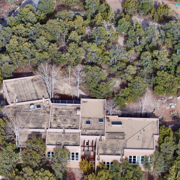 dans leur maison immense à Santa Ge

La maison de Gene Hackman à Santa Fe, construite en 2000 
©Backgrid USA / Bestimage