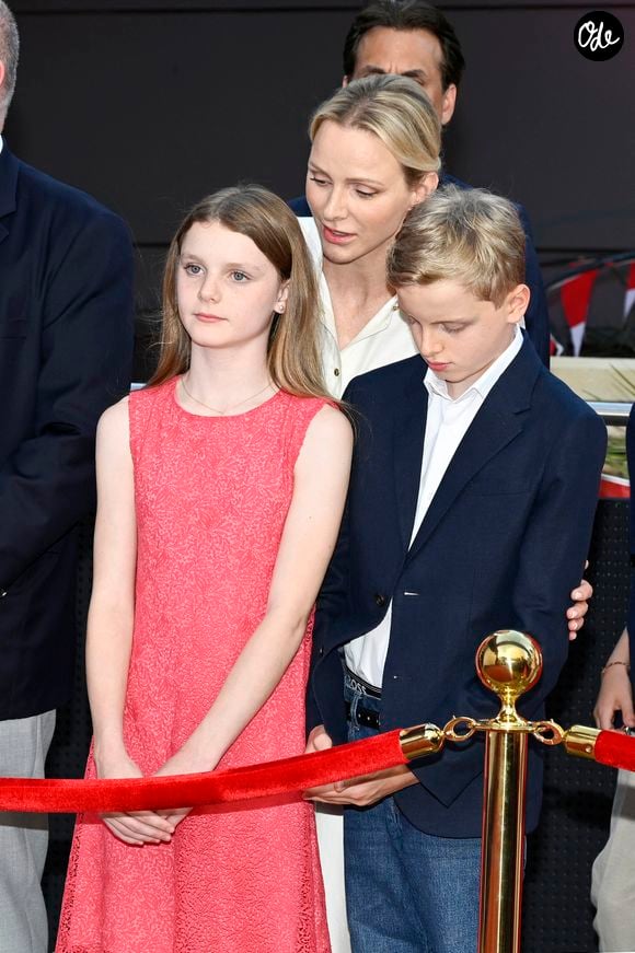 Le prince Albert II de Monaco, la princesse Charlène de Monaco, la princesse Gabriella de Monaco, comtesse de Carladès, et le prince Jacques de Monaco, marquis des Baux, assistent à l’inauguration de l’espace thématique consacré à la Principauté de Monaco à Europa-Park, à Rust, en Allemagne, le 29 juin 2026. © Dana Press/Bestimage