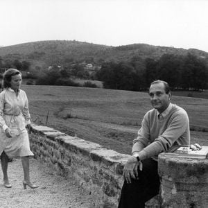 Photo d'archives du 30 août 1976 de l'ancien président Jacques Chirac et de son épouse Bernadette dans leur château de Bity à Sarran, France. Photo Buthaud/Andbz/Abaca
