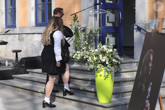 Milla, la fille d'Emilie Dequenne - 300 personnes réunies pour rendre hommage à Emilie Dequenne dans sa ville de Chièvres (Belgique), le 9 avril 2025, quelques semaines après son décès prématuré, survenu le 16 mars 2025. © Photonews / Bestimage