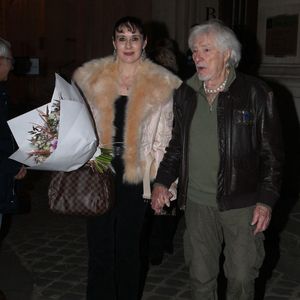 Alors que certaines mauvaises langues affirment que Murielle est vénale, 

Hugues Aufray et sa femme Murielle - Hugues Aufray reçoit la médaille Grand Vermeil de la ville des mains d'Anne Hidalgo, à l'hôtel de ville de Paris le 18 décembre 2025. © Philippe Baldini/Bestimage