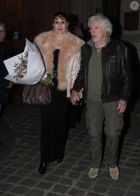 Alors que certaines mauvaises langues affirment que Murielle est vénale, 

Hugues Aufray et sa femme Murielle - Hugues Aufray reçoit la médaille Grand Vermeil de la ville des mains d'Anne Hidalgo, à l'hôtel de ville de Paris le 18 décembre 2025. © Philippe Baldini/Bestimage