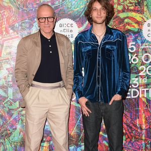 "Je savais que Ronan voulait se lancer dans la réalisation, et ce qui m’attristait c’est que j’avais décidé de ne plus jouer pour le cinéma, car du coup cela m’empêchait de travailler avec lui", a confié l'ex d'Isabelle Adjani au "Parisien".  

Daniel Day-Lewis et Ronan Day-Lewis - 20e édition du Festival du film de Rome, le 17 octobre 2025 @SGP / BESTIMAGE