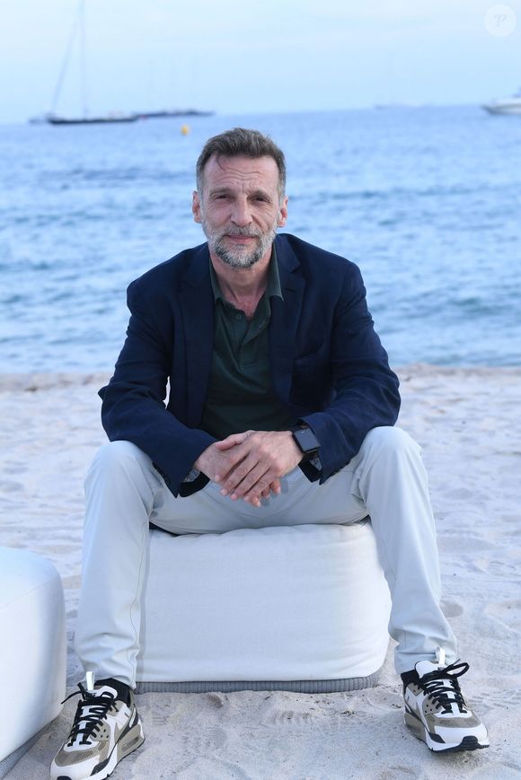 Exclusif - Close-up avec Mathieu Kassovitz sur la plage lors du 78ème Festival International du Film de Cannes, le 21 mai 2025.
© Rachid Bellak/Bestimage