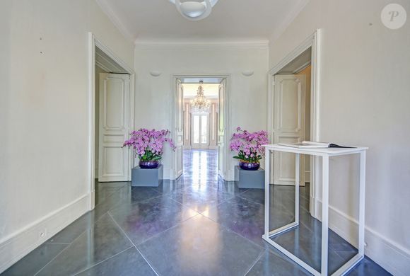 Exclusif - Située à Louveciennes, aux portes de Paris, sur le chemin des impressionnistes, cette belle demeure bourgeoise néo-classique, a été construite au milieu du XIXème siècle, appelée le "Domaine de Voisins", et ayant eu comme illustre propriétaire, Karl Lagerfeld. © Marc Ausset-Lacroix / Bestimage