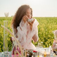 Cinq parfums floraux frais et purs pour vous donner l'impression de sortir de la douche en été !