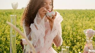 Cinq parfums floraux frais et purs pour vous donner l'impression de sortir de la douche en été !