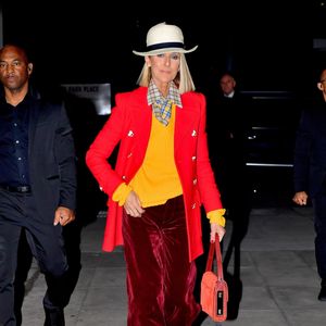 Céline Dion porte un ensemble coloré et un chapeau blanc à la sortie du Barclays Center à New York le 28 février 2020. ©Backgrid USA / Bestimage