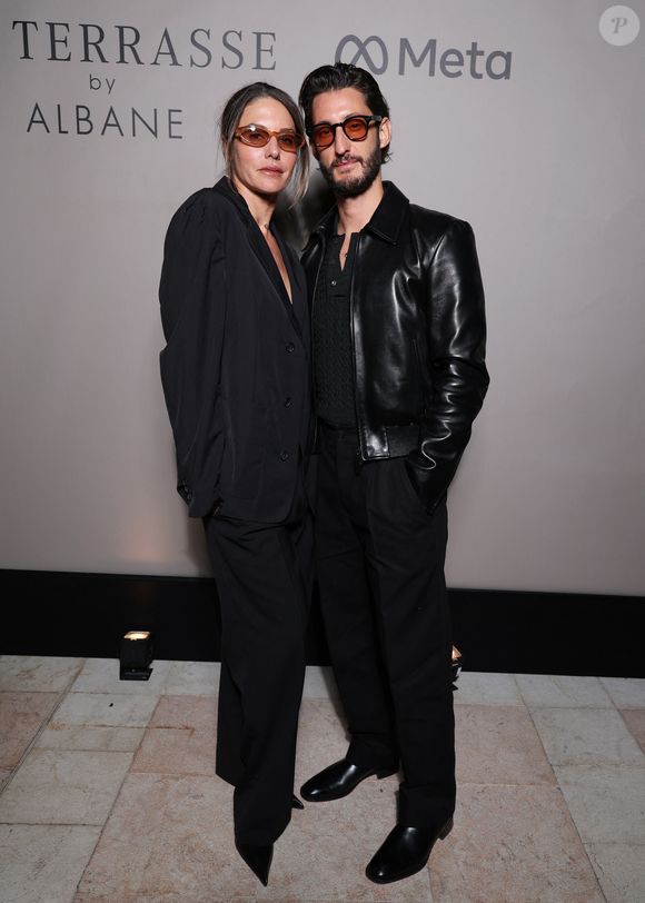 Exclusif - Pierre Niney et sa compagne Natasha Andrews lors de la soirée anniversaire des 25 ans de la Terrasse de Albane pendant le 79ème Festival International du Film de Cannes, France, le 15 mai 2026. © Denis Guignebourg/Bestimage