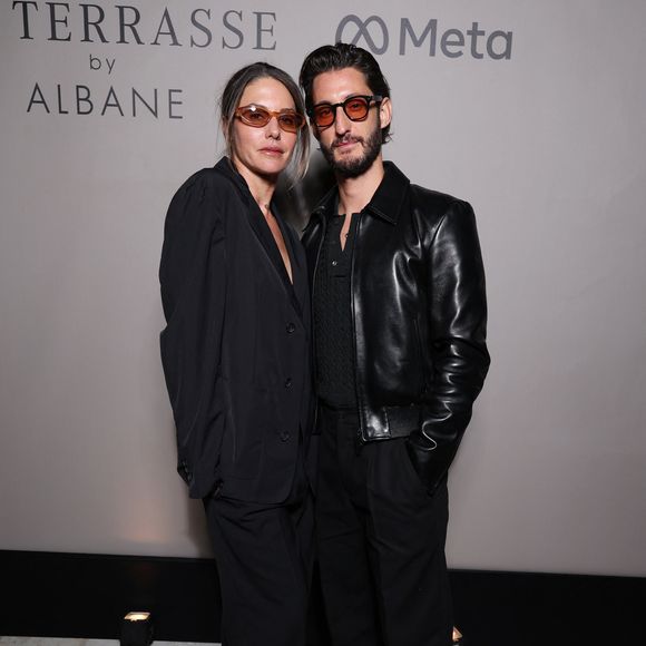 Exclusif - Pierre Niney et sa compagne Natasha Andrews lors de la soirée anniversaire des 25 ans de la Terrasse de Albane pendant le 79ème Festival International du Film de Cannes, France, le 15 mai 2026. © Denis Guignebourg/Bestimage