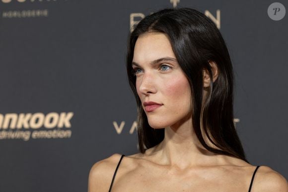 Charlotte Cardin a confié que c'était grâce à la "Star Academy".

Charlotte Cardin au photocall de la 69ème cérémonie du Ballon D'Or 2025 au théâtre du Châtelet à Paris, France, le 22 septembre 2025. © Cyril Moreau/Bestimage