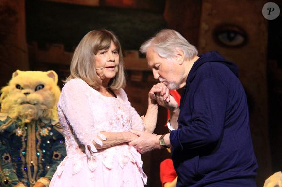 Exclusif - Chantal Goya , Jean-Jacques Debout (baise main) - Les personnalités vont voir le dernier spectacle de Chantal Goya au palais des Congrès à Paris le 14 octobre 2023.

© Baldini / Bestimage