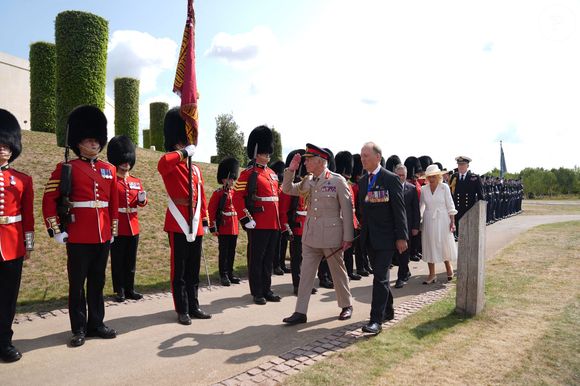 Le roi Charles III, en présence de sa femme la reine Camilla, a rendu hommage le 15 août 2025 aux soldats ayant servi en Asie et dans le Pacifique pendant la Seconde Guerre mondiale, rappelant le coût des conflits, pour le 80e anniversaire de la victoire des forces alliées sur le Japon.
©PA Wire/ABACAPRESS.COM