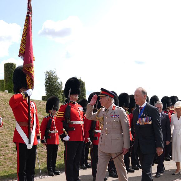 Le roi Charles III, en présence de sa femme la reine Camilla, a rendu hommage le 15 août 2025 aux soldats ayant servi en Asie et dans le Pacifique pendant la Seconde Guerre mondiale, rappelant le coût des conflits, pour le 80e anniversaire de la victoire des forces alliées sur le Japon.
©PA Wire/ABACAPRESS.COM