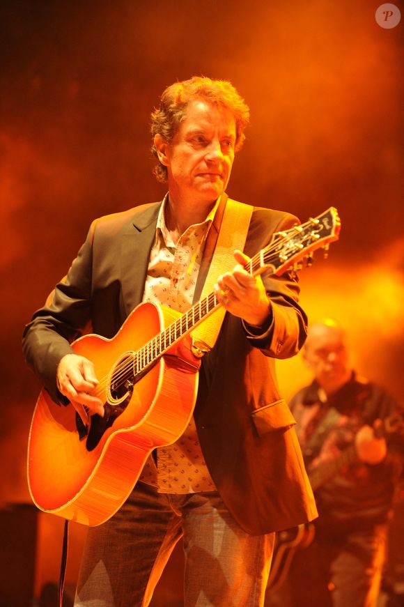 Francis Cabrel se produit en direct au Paléo Festival à Nyon, en Suisse, le 25 juillet 2009. Photo Loona/ABACAPRESS.COM