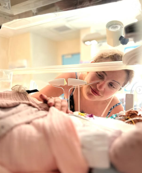 Amandine Pellissard, révélé dans "Familles nombreuses", est maman de neuf enfants avec son époux Alexandre.