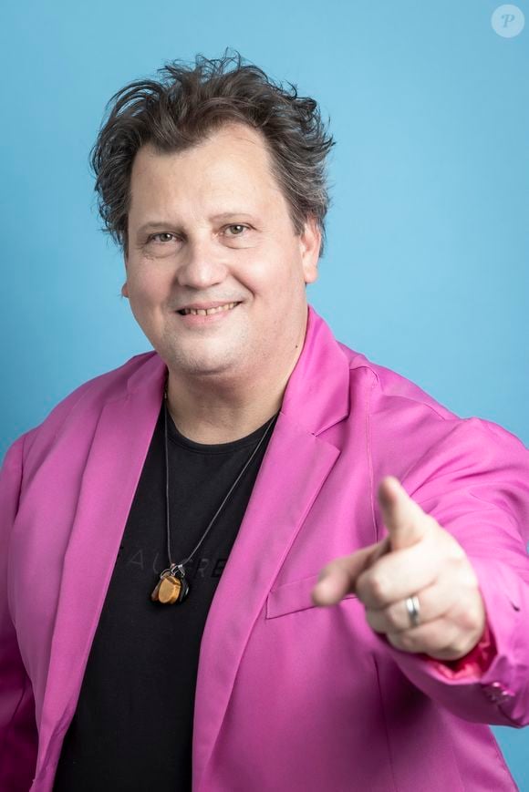 Exclusif - Sacha Goëller à l'enregistrement de l'émission "Tout le monde chante contre le cancer" au Palais des Congrès à Paris, diffusée le 23 décembre.

Photo : Gorassini-Moreau / Bestimage