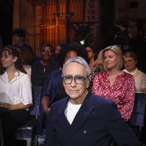 Exclusif - Alain Chamfort lors de l'enregistrement de l'émission Le Grand Echiquier - Spécial Claude François présentée par C.Chazal et A.Manoukian et diffusée le 13 janvier sur France, à l'Opéra royal du château de Versailles, accompagné par l'Orchestre de l'Opéra Royal à Versailles, France, le 16 septembre 2025. Jack Tribeca/Bestimage