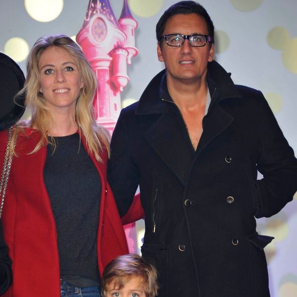 "Léah, je préférerais qu’elle reste auprès de moi. Mais son chemin est là-bas, elle s’y sent mieux", a avoué l'artiste. 

Dany Brillant avec sa femme Nathalie et leur fils - Prolongation du 20eme anniversaire de Disneyland Paris, le 23 mars 2013.