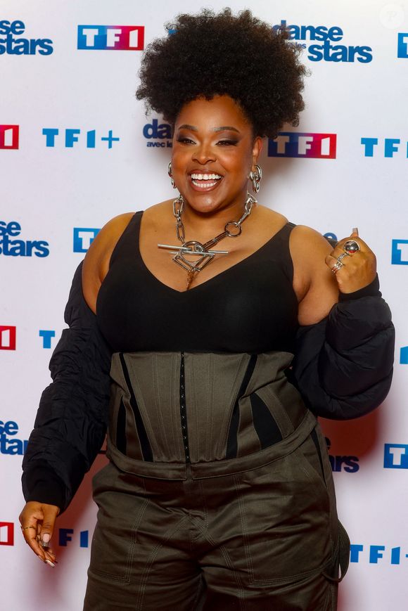 Sa grossesse s'est déroulée sans encombre, malgré une "césarienne en urgence", comme elle le révélait au Parisien.

Mel Charlot - Photocall pour le lancement de la nouvelle saison de l'émission "Danse avec les stars 2024 (DALS)" à la Tour TF1 à Boulogne-Billancourt. Le 25 janvier 2024 © Christophe Clovis / Bestimage