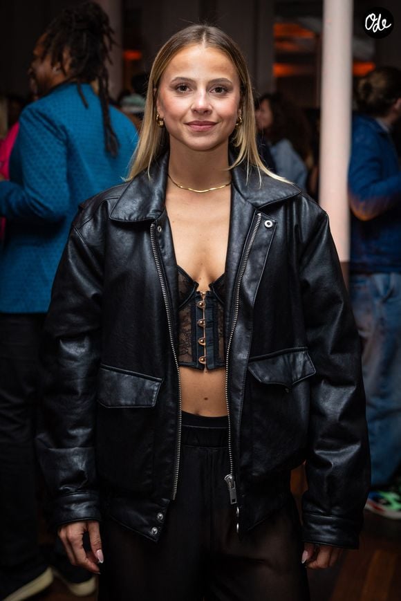Samedi 20 juin 2026, elle a publié des photos de photomaton avec son compagnon, bague au doigt.
Exclusif - Carla Dona à l'after du showcase de présentation de la comédie musicale La Légende du Comte de Monte Cristo à Salle Gaveau à Paris, France, le 25 septembre 2025. © Julien Sarkissian/Bestimage