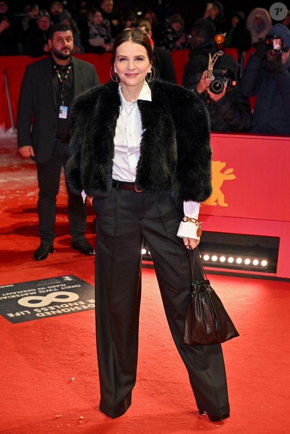Juliette Binoche assiste à la projection du film Queen At Sea lors du 76e Festival international du film de Berlin à Berlin, Allemagne, le 17 février 2026. Photo Julien Reynaud/Aps-Medias/Abaca