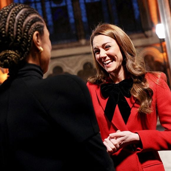 Ce 6 décembre à l'abbaye de Westminster, Kate Middleton a assisté à l'enregistrement du traditionnel concert "Together at Christmas", aux côtés de son époux, le prince William.

Catherine (Kate) Middleton, princesse de Galles - avec Paloma Faith lors de la cérémonie de Noël à l'Abbaye de Westminster à Londres. © Alpha Press/Bestimage