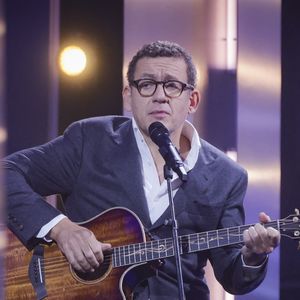 Dany Boon dans l'émission "Le grand échiquier, Spéciale Raymond Devos", présentée par C.Chazal et M.Boujenah. © Jack Tribeca / Bestimage