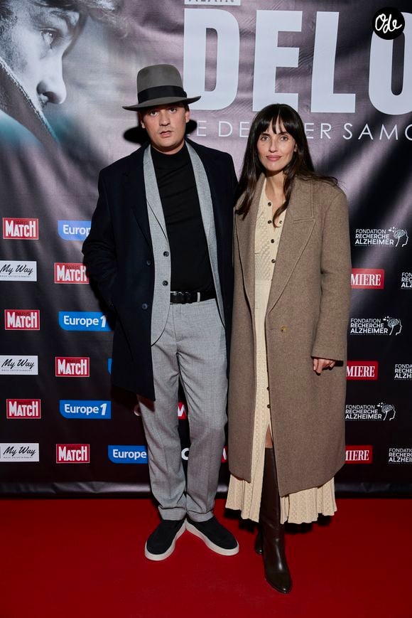 Exclusif - Alain-Fabien Delon et Laura Bensadoun au photocall de la soirée Ciné-concert symphonique "Alain Delon, le dernier Samouraï" au Palais des congrès à Paris le 8 novembre 2024 le jour de son anniversaire. © Jacovides / Moreau / Bestimage