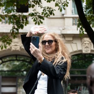 Celine Dion quitte son hôtel, le Royal Monceau, en direction de l'aéroport au lendemain de la cérémonie d'ouverture des Jeux Olympiques, à Paris le 27 juillet 2024, Photo de Florian Poitout/ABACAPRESS.COM
