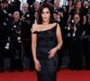 Alors que le festival bannit désormais les "naked dresses", la maman de quatre enfants a prouvé que la suggestion était parfois bien plus élégante que l'exhibition.

Leïla Bekhti - Montée des marches du film " La vénus électrique " pour la cérémonie d'ouverture du 79ème Festival International du Film de Cannes, le 12 mai 2026. 

© Jacovides-Moreau /Bestimage