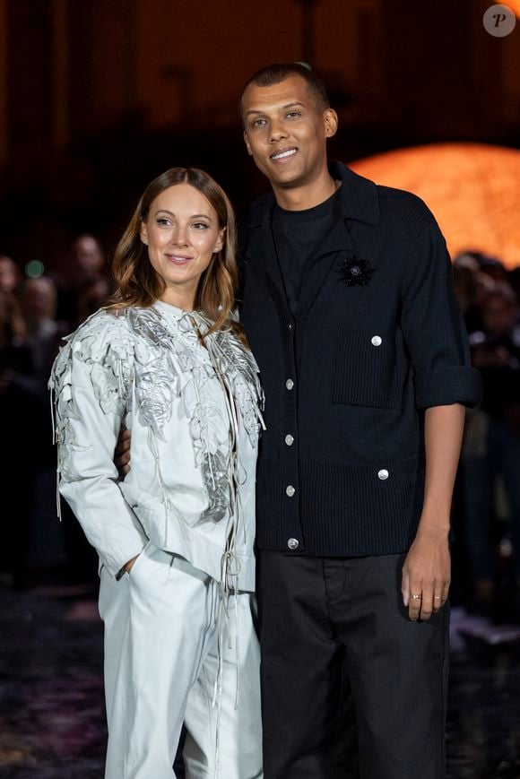 Stromae était dans le public avec son épouse et leur fils

Coralie Barbier, Stromae - Photo Call du Défilé de mode Chanel Collection Printemps-Été 2026 dans le cadre de la Fashion Week de Paris, France, le 6 octobre 2025.
 
© Olivier Borde / Bestimage