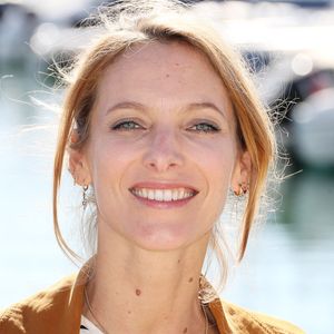 Il confie : "Même si le boulot c’est hyper important, on a toujours privilégié nos enfants. Mais jusque-là, tout s'est assez bien goupillé et s’est fait assez naturellement."
Elodie Varlet au photocall de la série "Plus belle la vie" lors de la 24ème édition du Festival de la Fiction TV de La Rochelle, France, le 17 septembre 2022. © Patrick bernard/Bestimage