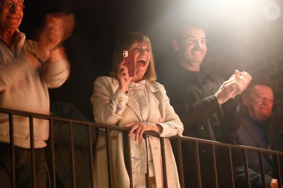 Parents de Jean-Paul, né en 1966 et de Clarisse, née en 1968, le couple a encore une fois montré la passion et l'amour inconditionnel qui règnent dans leur relation lors d'un concert de Jean-Jacques au club Le Bal Blomet à Paris le 22 mars 2025.

Exclusif - Chantal Goya - Dernier tour de chant de Jean-Jacques Debout au club "Le Bal Blomet " à Paris le 22 mars 2025. Jean-Jacques Debout, qui nous a écrit de si belles chansons, interpète un mélange de ses anciens succès de et de nouvelles compostions "Au Revoir Mais Pas Adieu", dont une consacrée au Bal Blomet. © Christophe Clovis/Bestimage