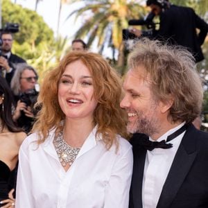 Marine Delterme et son mari Florian Zeller - Montée des marches du film " Triangle of Sadness (Sans filtre) " lors du 75ème Festival International du Film de Cannes. Le 21 mai 2022 © Olivier Borde / Bestimage