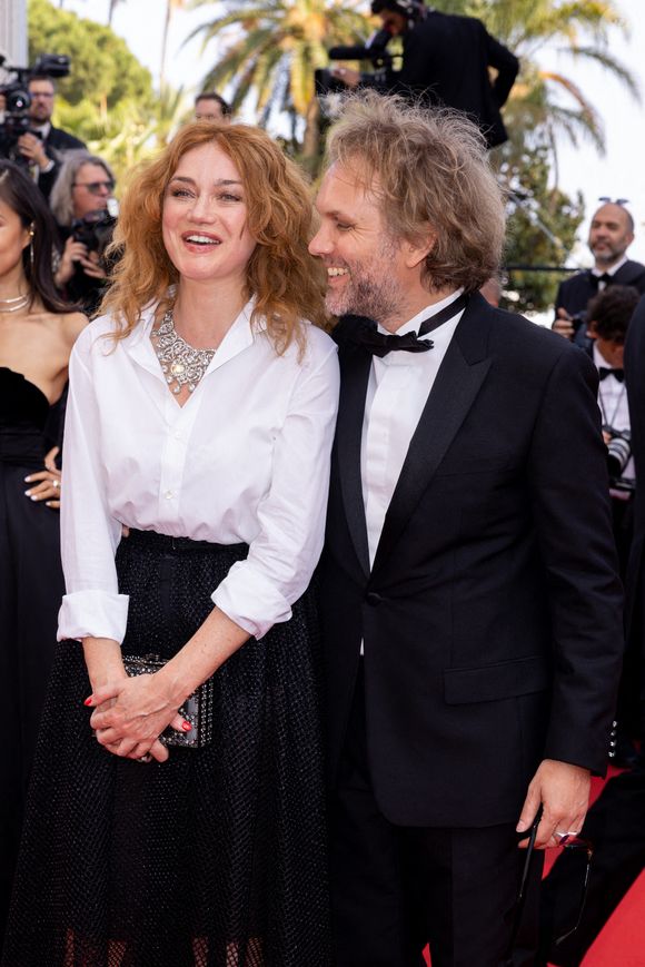 Marine Delterme et son mari Florian Zeller - Montée des marches du film " Triangle of Sadness (Sans filtre) " lors du 75ème Festival International du Film de Cannes. Le 21 mai 2022 © Olivier Borde / Bestimage