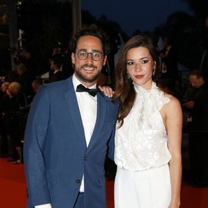 Pour l'heure, sa carrière est en stand-by
Thomas Hollande et sa femme Emilie Broussouloux - Montée des marches du film "R.M.N." lors du 75ème Festival International du Film de Cannes, le 21 mai 2022.
© Dominique Jacovides / Bestimage