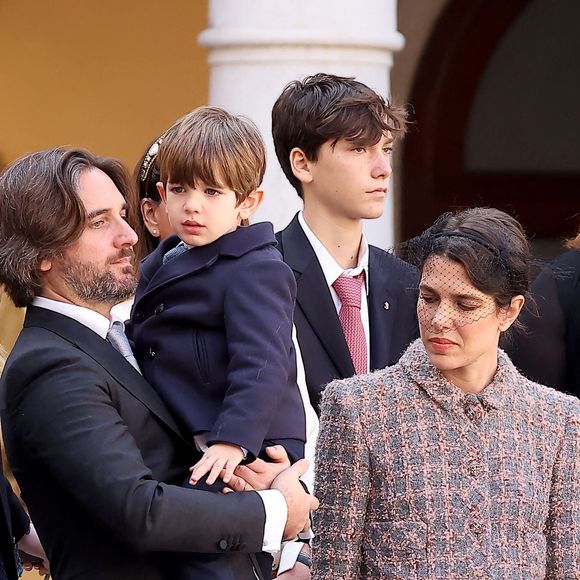 Dimitri Rassam et Charlotte Casiraghi ont eu un fils ensemble

Dimitri Rassam, Charlotte Casiraghi et leur fils Balthazar Rassam - La famille princière de Monaco dans la cour du palais lors de la Fête Nationale de la principauté de Monaco.

© Dominique Jacovides / Bruno Bebert / Bestimage