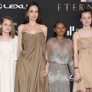 Ils sont restés proches d'Angelina Jolie.
Maddox Jolie-Pitt, Vivienne Jolie-Pitt, Angelina Jolie,  Zahara Jolie-Pitt, Shiloh Jolie-Pitt et Knox Jolie-Pitt lors de la première du film « ETERNALS » des studios Marvel, qui s’est tenue au Dolby Theatre à Hollywood, en Californie (États-Unis), le lundi 18 octobre 2021. Photo : Sthanlee B. Mirador/SPUS/ABACAPRESS.COM