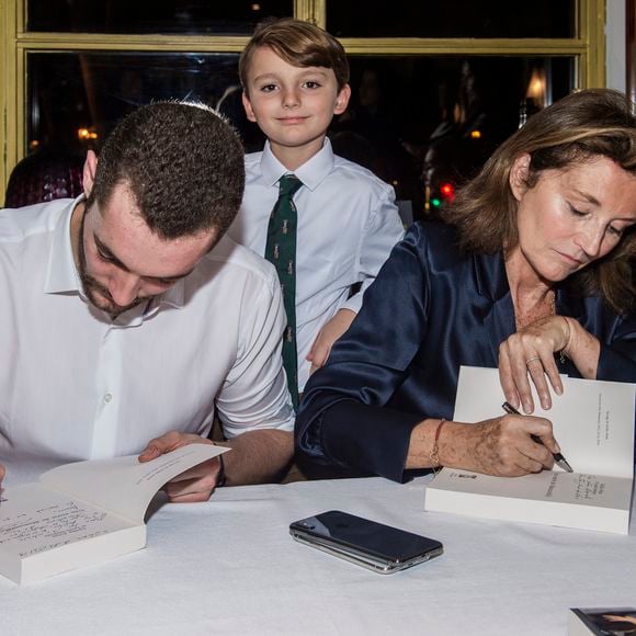 Exclusif - Louis Sarkozy avec sa mère Cécilia Attias et son petit-fils Augustin - Signature du livre "Une envie de désaccord(s)" aux Editions Plon de C. Attias et L. Sarkozy au restaurant Lucas Carton à Paris, le 23 octobre 2019.
© Julio Piatti/Bestimage