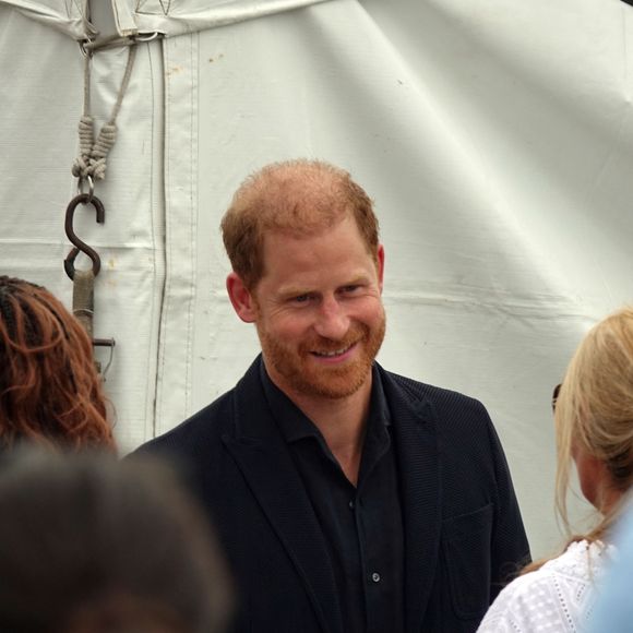 Santa Barbara, Californie. Le prince Harry (duc de Sussex) et son épouse Meghan sont apparus ensemble à l'événement One805 Live! au terrain de polo de Kevin Costner à Santa Barbara, en hommage aux premiers intervenants. Le couple est arrivé ensemble vers 17 h (20 septembre). 

© Backgrid USA / Bestimage