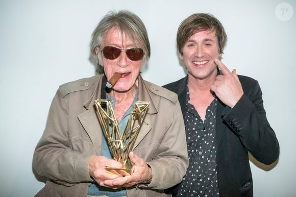 Manifestement, Jacques Dutronc perd facilement toute mesure lorsqu'il boit, raison pour laquelle il doit désormais être beaucoup plus raisonnable... 

Exclusif - Jacques Dutronc (Victoire d'honneur) avec son fils Thomas Dutronc en backstage lors la 37ème cérémonie des Victoires de la musique à la Seine musicale de Boulogne-Billancourt, le 11 février 2022. © Cyril Moreau / Tiziano Da Silva / Bestimage