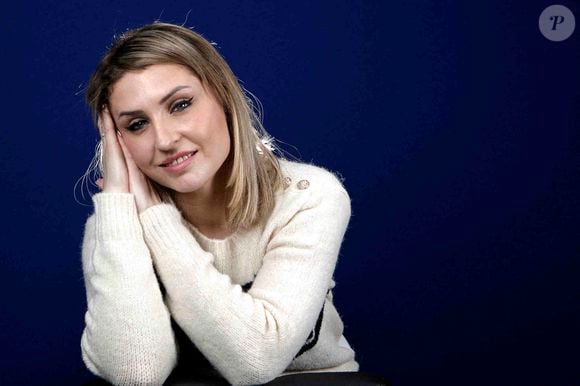 Amandine Pellissard pose lors d'une séance de portrait à Paris, France, mars 2022. Photo by VIM/ABACAPRESS.COM