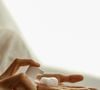 Heureusement, les marques cosmétiques redoublent désormais d'inventivité en proposant des textures apaisantes et innovantes.
