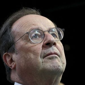 Francois Hollande dans les allées de la 62ème édition du Salon international de l'agriculture (SIA) à Paris Expo Porte de Versailles, à Paris, France, le 23 février 2026. © Michael Baucher/PsnewZ/Bestimage