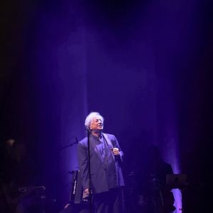 À l'époque, ce titre l'a instantanément propulsé au sommet de la gloire.

Exclusif - Hervé Vilard retrouve son public le temps d'un concert à la salle Pleyel à Paris avant de partir en tournée pour une cinquantaine de dates. Paris le 25 octobre 2026. © Jack Tribeca / Bestimage