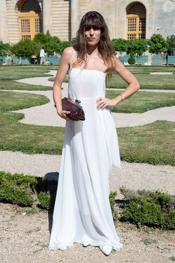 Lou Doillon assiste au défilé Jacquemus Menswear Spring/Summer 2026 dans le cadre de la semaine de la mode à Paris, France, le 29 juin 2025. Photo par Aurore Marechal/ABACAPRESS.COM