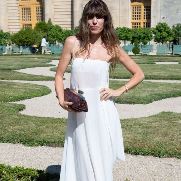 Lou Doillon assiste au défilé Jacquemus Menswear Spring/Summer 2026 dans le cadre de la semaine de la mode à Paris, France, le 29 juin 2025. Photo par Aurore Marechal/ABACAPRESS.COM